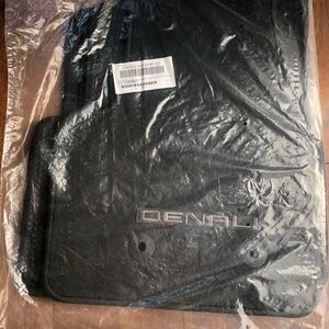 GMC Canyon Denali Crew Cab 4 Black Floor Mats OEM Full Set 2015-2022 23264623